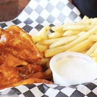 8 Wings with French Fries and Fountain Drink